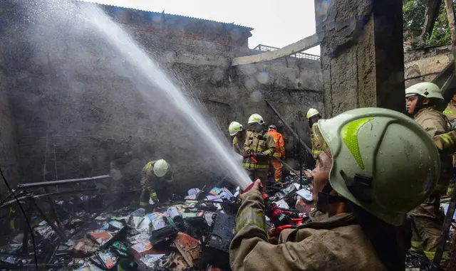 Gudang SDN Srengseng Sawah 04 Terbakar Saat Kegiatan Belajar Mengajar