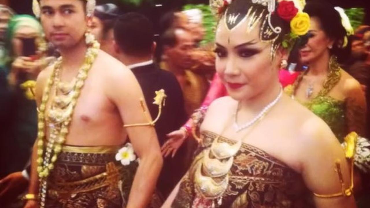 Pernikahan Raffi dan Nagita menjadi sorotan publik, menarik perhatian banyak orang dengan momen-momen berkesan yang mereka bagikan.<br>