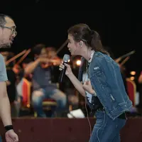 Persiapan demi persiapan terus dilakukan Rossa jelang konser yang akan diadakan pada Rabu (13/4/2017) mendatang. Selain mengaku tidak sabar, Rossa juga mengaku gugup jelang hari yang makin dekat. (Deki Prayoga/Bintang.com)