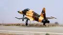 Gambar yang dirilis pada 21 Agustus 2018 menunjukkan pesawat jet tempur terbaru Iran buatan dalam negeri, Kowsar. Banyak yang mengatakan bentuk jet tempur itu sangat mirip dengan jet F-5 Tiger buatan Amerika Sserikat. (AFP/IRANIAN DEFENCE MINISTRY/HO)