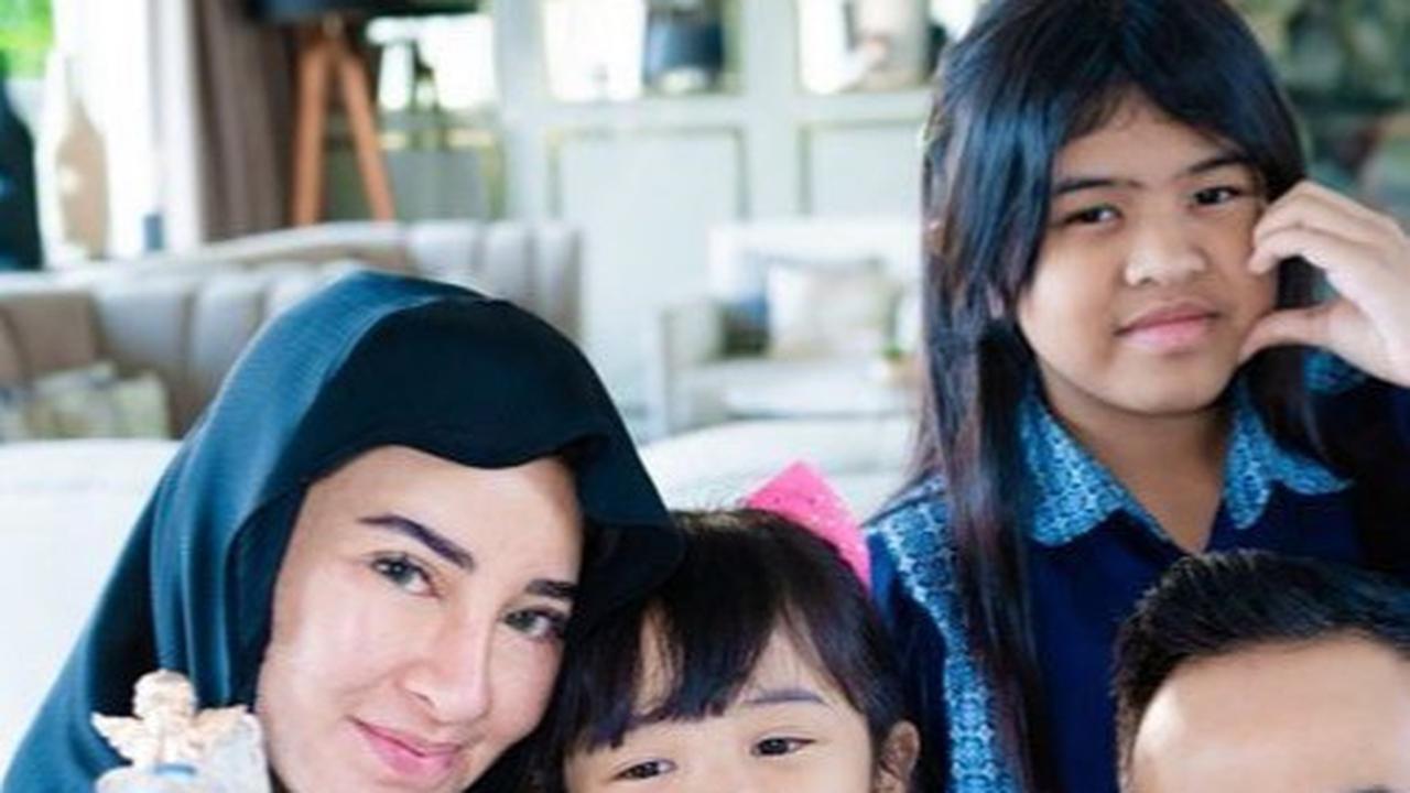 Total THR 2 Anak Pengusaha Capai Rp96 Juta, Amplopnya Juga Berisi Dollar