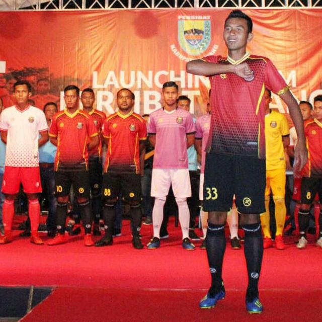 Pelatih Persibat Tebar Janji Di Awal Liga 2 2019 Indonesia Bola Com
