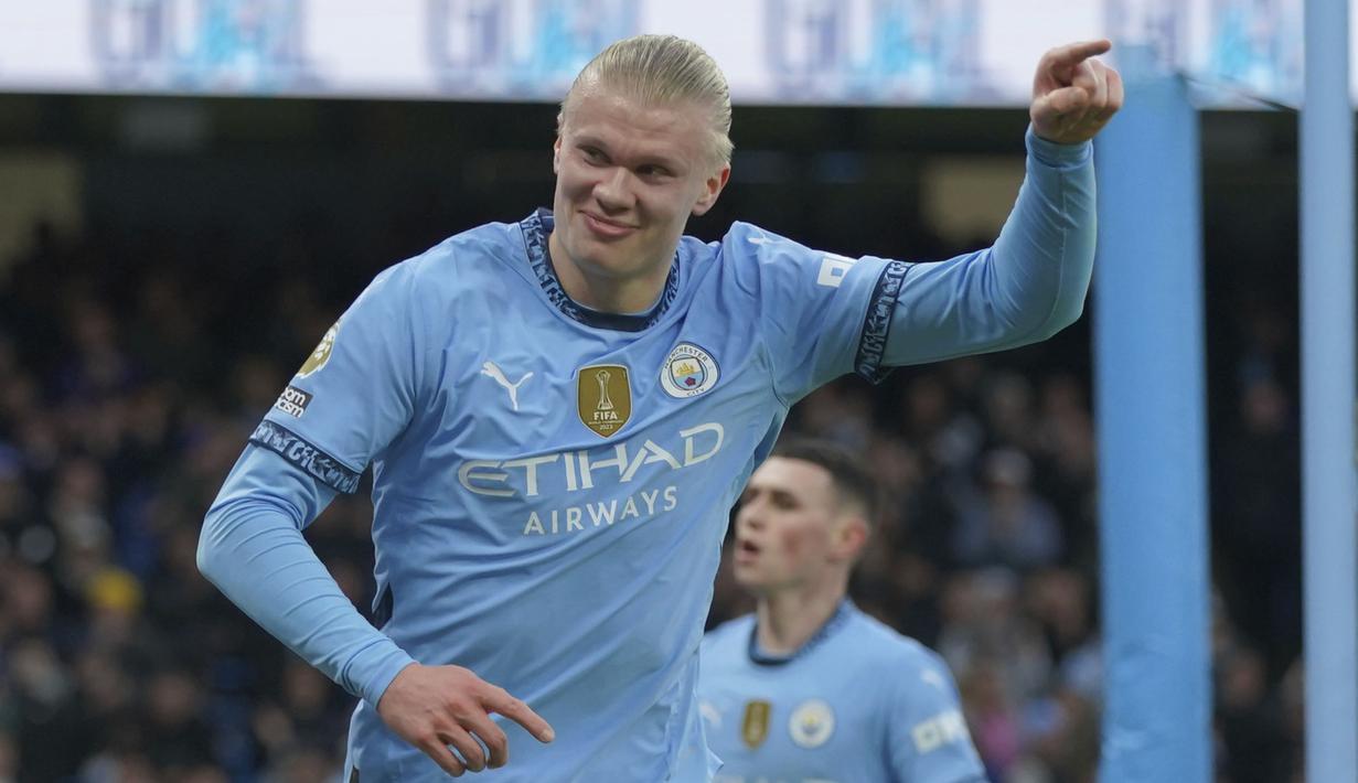 Pemain Manchester City, Erling Haaland melakukan selebrasi setelah mencetak gol ke gawang West Ham pada laga lanjutan Liga Inggris 2024/2025 di Etihad Stadium, Manchester, Inggris, Sabtu (04/01/2025). (AP Photo/Ian Hodgson)