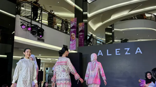 Modest Fashion Hype di FX Sudirman berlangsung di Atrium lantai 3.