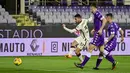 Bek AS Roma, Leonardo Spinazzola saat mencetak gol ke gawang Fiorentina pada pertandingan lanjutan Liga Serie A Italia di Stadion Artemio Franchi di Florence, Italia, Kamis (4/3/2021). AS Roma menang tipis atas Fiorentina 2-1. (Fabio Rossi / LaPresse via AP)