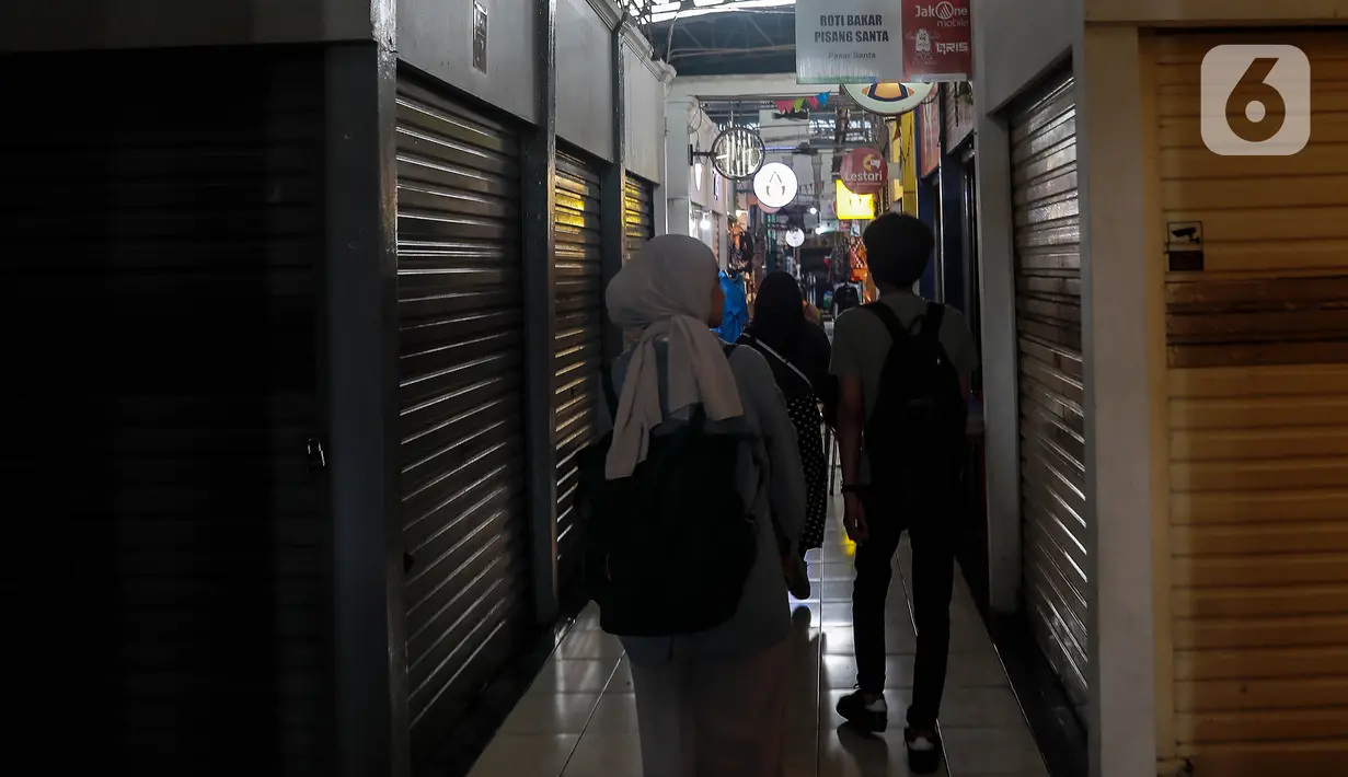 Pemilik harus membayar biaya tunggakan operasional. Jika sampai tiga kali tidak ada pembayaran maka bakal ditutup sementara. (Liputan6.com/Johan Tallo)