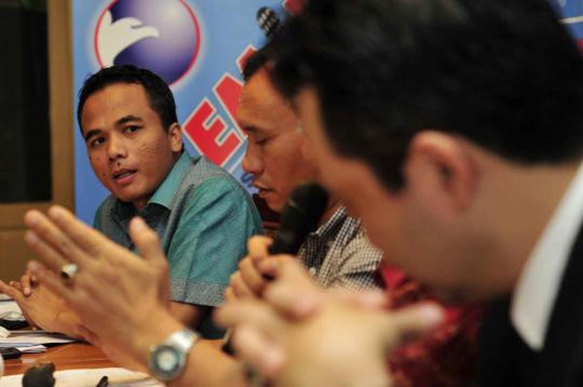 Pengamat penerbangan  Samudra Sukardi  kiri  dan Pilot  Jeffrey Andria 
