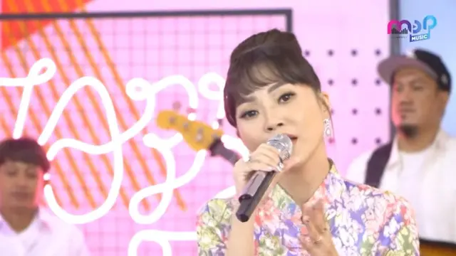 Penampilan Sarwendah saat nyanyi dangdut jadi pusat perhatian publik