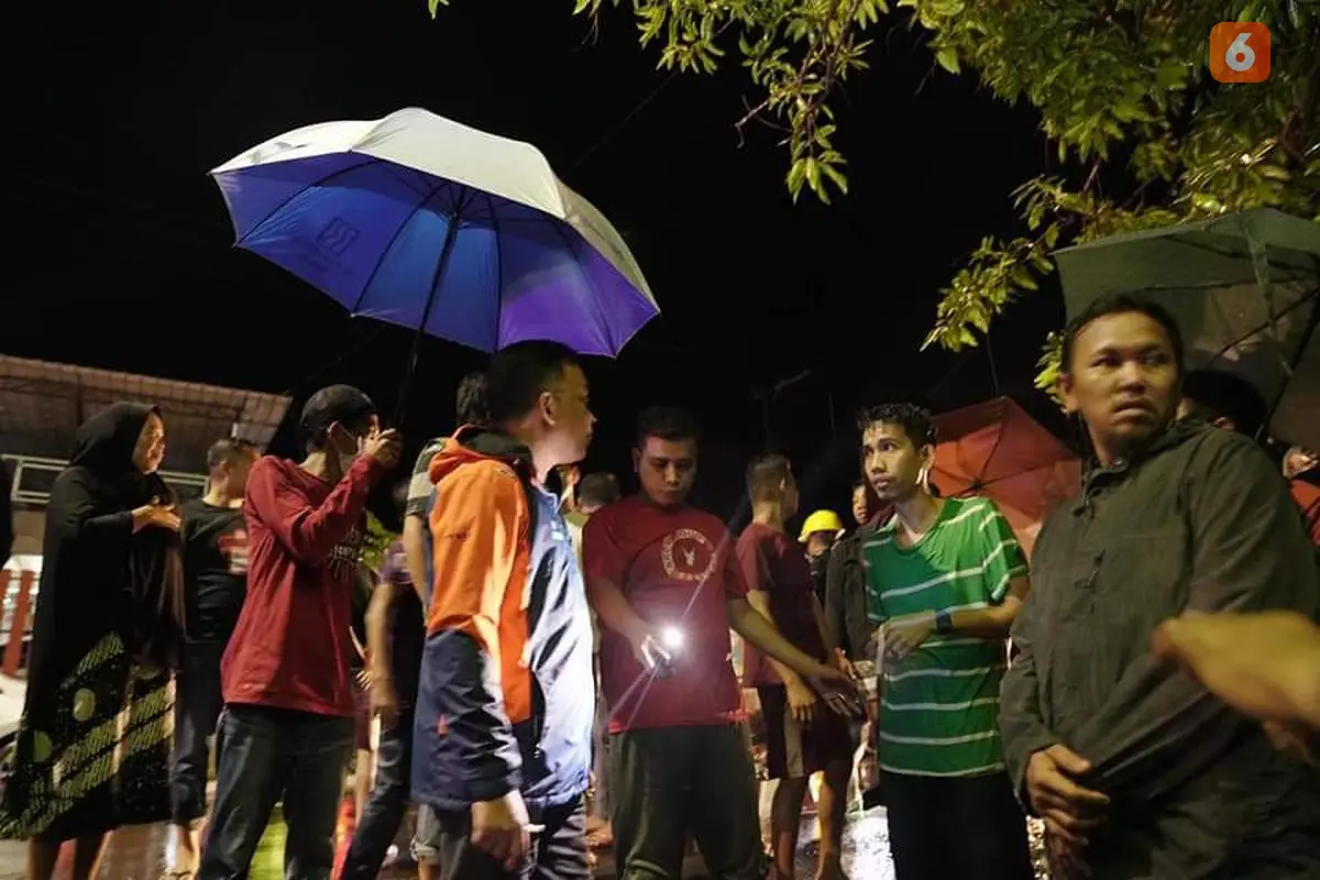 Bupati Bantaeng, Ilham Azikin pantau kondisi pasca banjir (Liputan6.com/Fauzan)
