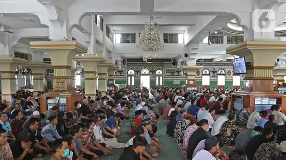 Niat Sholat Jumat Makmum dan Imam, Lengkap dengan Bacaan Arab, Latin, dan Artinya
