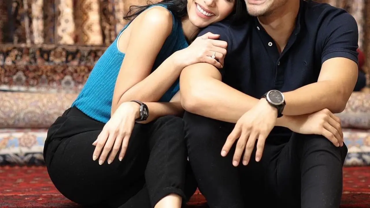 [Fimela] Tyas Mirasih dan Tengku Tezi
