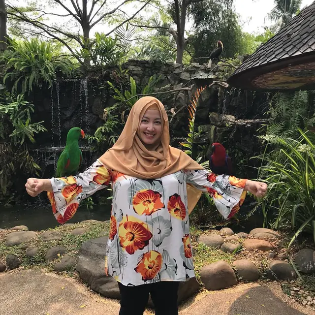 6 Potret Terbaru Maissy Mantan Penyanyi Cilik Era 90-an, Kini Jadi Dokter