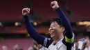 Pemain Tottenham Hotspur, Son Heung-min merayakan kemenangan atas Manchester United dalam final Liga Europa 2024/2025 di Stadion San Mames, Bilbao, Spanyol, Kamis (22/05/2025) WIB. Tottenham menang dengan skor 1-0 atas Manchester United. (AP Photo/Manu Fernandez)