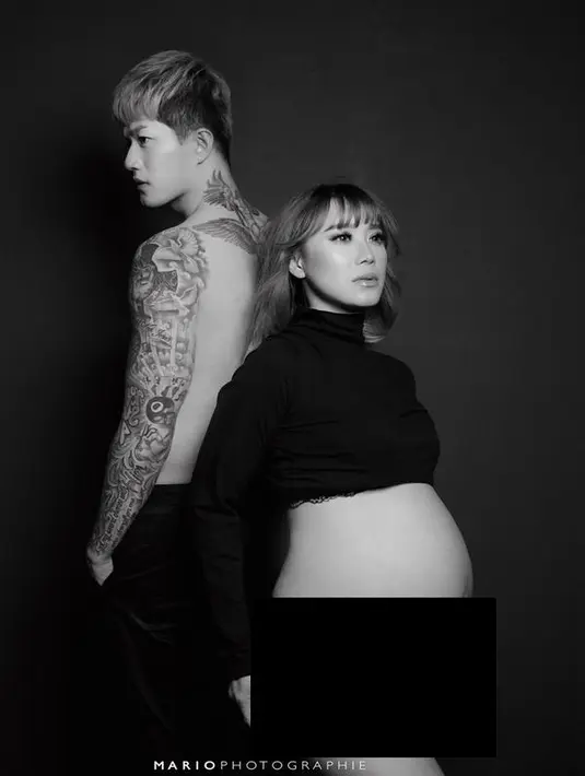 Tidak hanya dengan dukun beranak, pada unggahan berikutnya, Moa terlihat memamerkan perut besarnya. Lima foto terbaru dibagikan oleh akun mariophotographie. (instagram/mariophotographie)