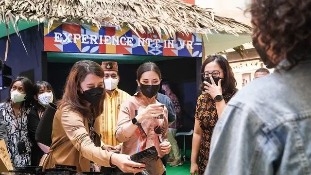 6 Potret Angela Tanoesoedibjo, Wamenparekraf yang Jatuh Pingsan di Keraton Solo