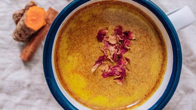 Resep Mudah Turmeric Latte, Minuman Kunyit Berkhasiat yang ...
