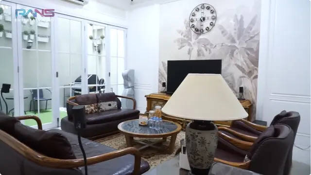 Potret Ruang Keluarga Rumah Kiky Saputri (YouTube Rans Entertainment)