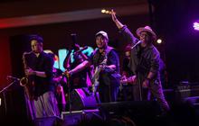 FOTO: Aksi Barry Likumahuwa Project Reunion feat Teddy Adhitya Hibur Pengunjung Pertamina Weekend Fest 2024