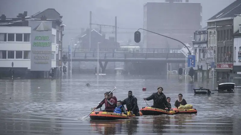 Banjir di Jerman. Ribuan warga dievakuasi. Banyak korban jiwa dari  North Rhine-Westphalia and Rhineland-Palatinate.