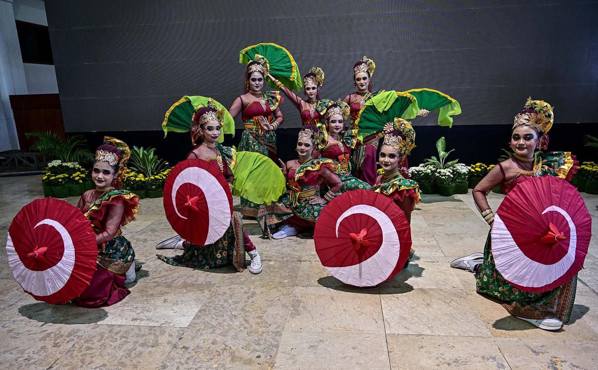 Ratusan Penari Semarakkan Festival Remo Yosakoi di Surabaya