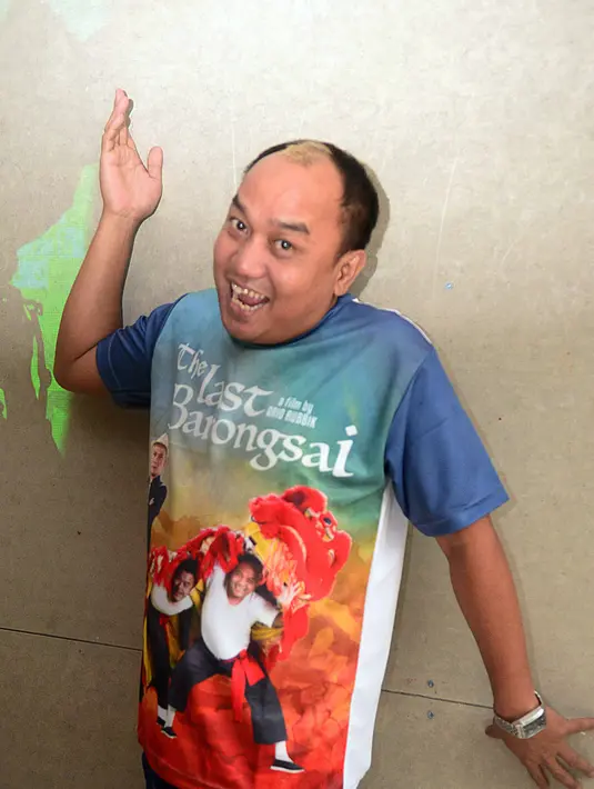 Akhirnya sosok Dion Wiyoko berhasil meluluhkan hati Azis untuk ikut serta bermain di film ‘The Last Barongsai’ tersebut. Latihan barongsai pun dilakukan mereka selama enam bulan di kediaman Rano Karno. (Nurwahyunan/Bintang.com)