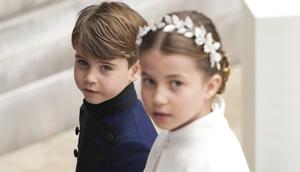 Putri Charlotte dan Pangeran Louis di penobatan Raja Charles III. (Dan Charity/pool photo via AP)