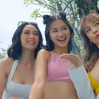 Tren girlband dan boyband di Indonesia mungkin tak semarak dulu. Namun justru di momen itu D'Angels muncul. (YouTube D'Angels)