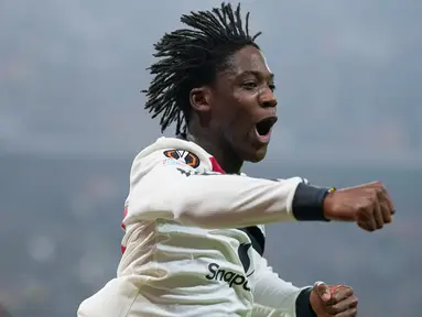 Kobbie Mainoo menjadi bintang dari kemenangan 2-0 Manchester United atas FCSB dalam laga matchday 8 League Phase Liga Europa 2024/2025 yang digelar di Arena Nationala, Jumat (31/1/2025) dini hari WIB. (AP Photo/Andreea Alexandru)