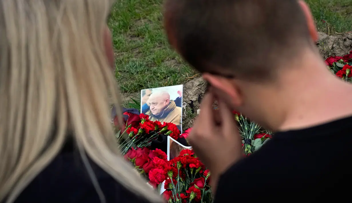 "Pertama-tama, saya ingin menyampaikan belasungkawa yang tulus kepada seluruh keluarga korban. Ini merupakan sebuah tragedi," ujar Putin pada Jumat (25/8). (AP Photo/Dmitri Lovetsky)