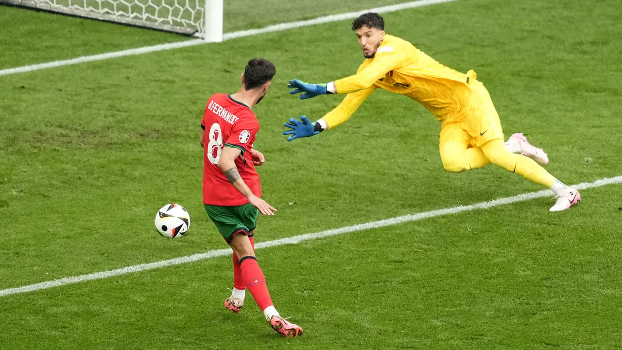 Foto: Cristiano Ronaldo Kembali Cetak Assist Kontra Turki, Portugal Jadi Tim Ketiga yang Melaju ke Babak 16 Besar Euro 2024