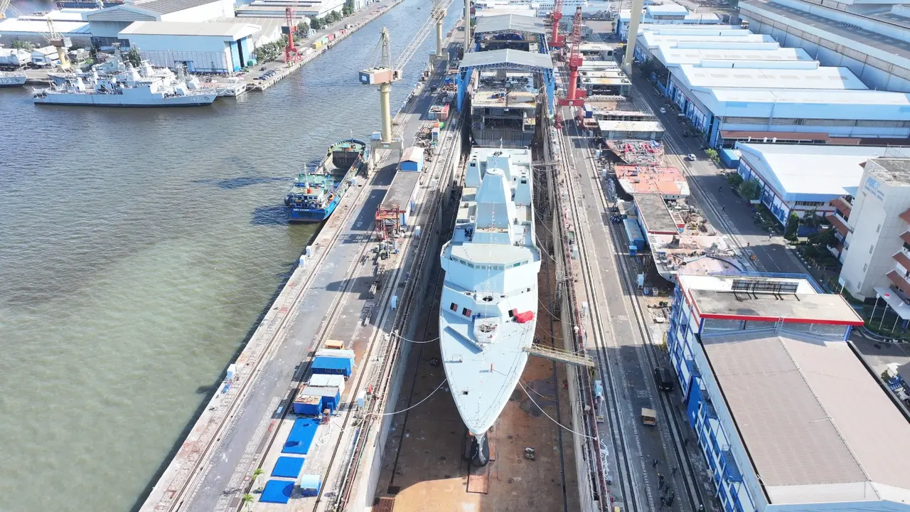 Fasilitas Dock PT PAL Indonesia.(Dok PT PAL)