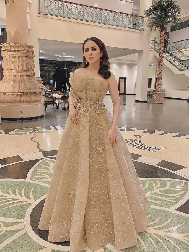 Manggung Lagi, Ini 7 Potret Penampilan Momo Geisha yang Curi Perhatian