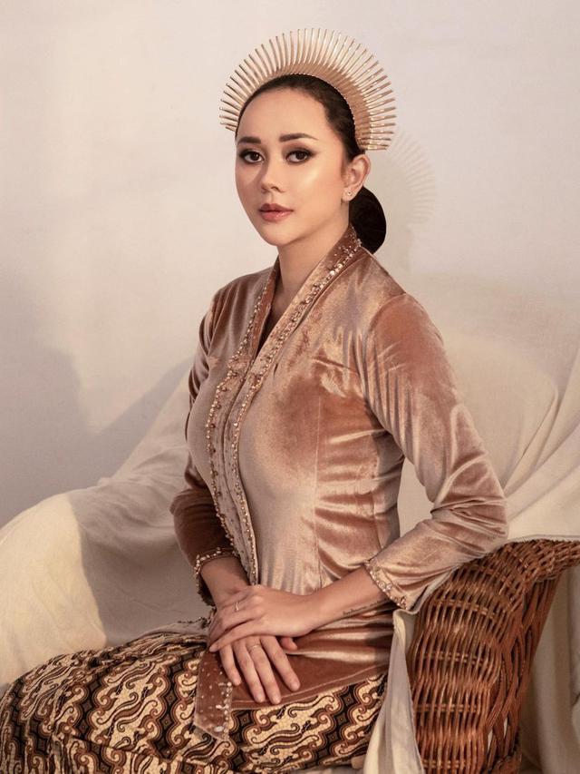 Pesona 11 Artis Pakai Kebaya dan Kain Batik di Hari Kartini, Maudy Ayunda-Tara Basro