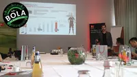 Maurice Gorges dari Bundesliga memberikan penjelasan dalam Workshop Bundesliga. (Bola.com / Aditya Wicaksono)