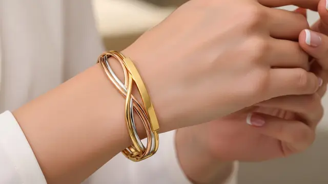 Model Gelang Emas Twist Tiga Warna yang Lagi Tren 2026