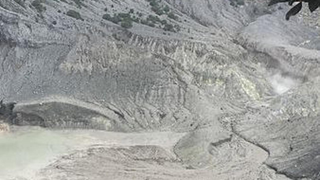 2. Gunung Tangkuban Perahu