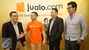 Managing Partner NSI Venture Shane Chesson, Founder Jualo Chaim Fetter, Managing Partner Alpha JWC Jeffry Joe, dan Director Mountain Kejora Sebastian Togelang (ki-ka) berbincang saat konferensi pers, Jakarta, Senin (25/1). (Liputan6.com/Immanuel Antonius)