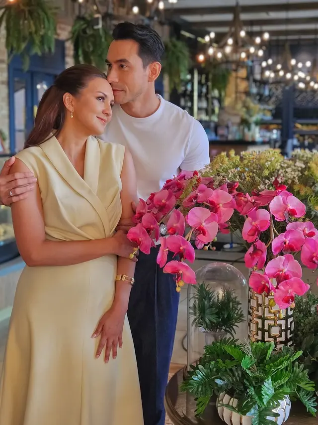 Gaya pasutri Darius Sinathrya-Donna Agnesia