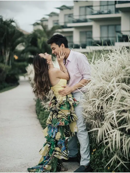 "Sudah request ingin dimasakain sayur-sayuran kayak capcay gitu sih. Tapi kayaknya makanan apapun termasuk mie instan, kalau istri yang masak rasanya beda," ucap Fendy Chow.  (Instagram/fendychow)