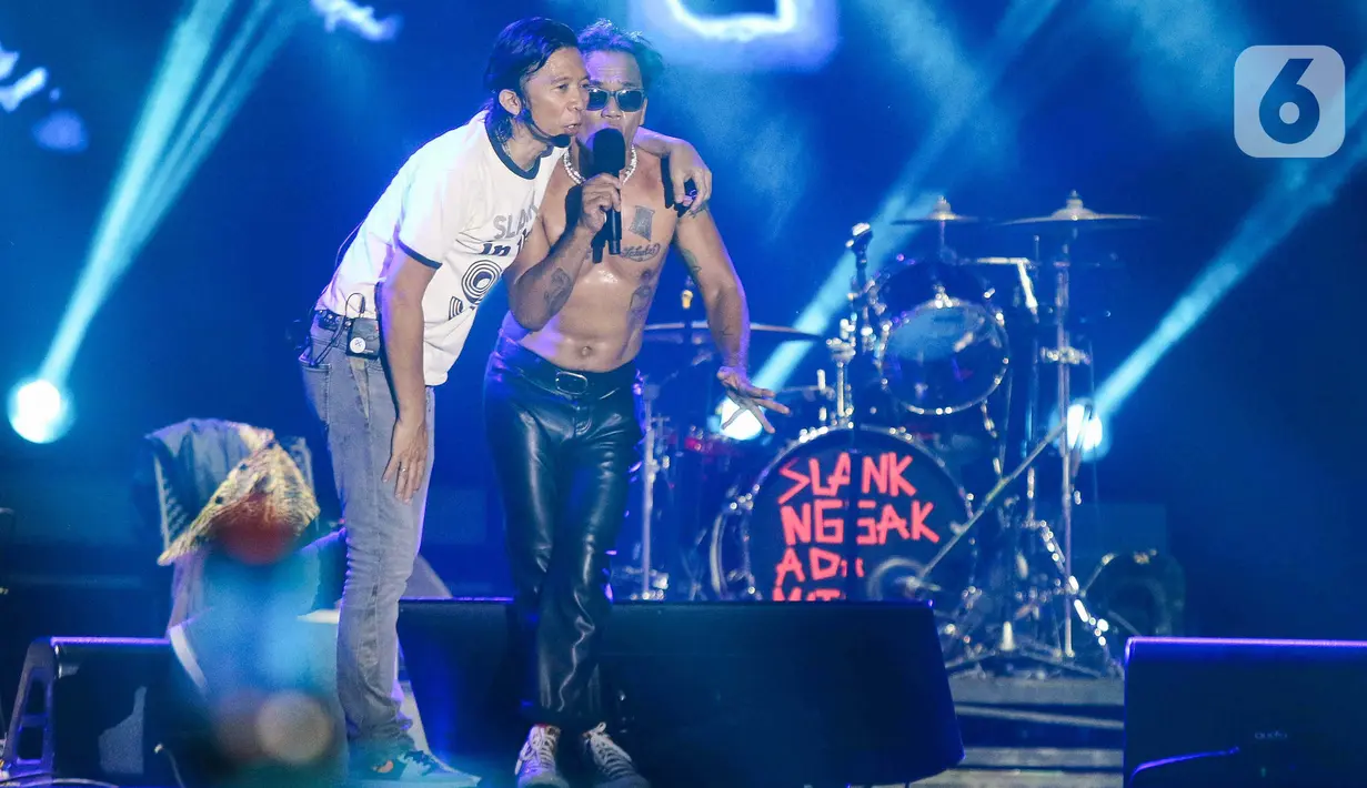 Penampilan grup band Slank pada gelaran musik The 90's Festival di Gambir Expo Kemayoran, Jakarta Pusat, Sabtu (10/8/2024). (Liputan6.com/Herman Zakharia)