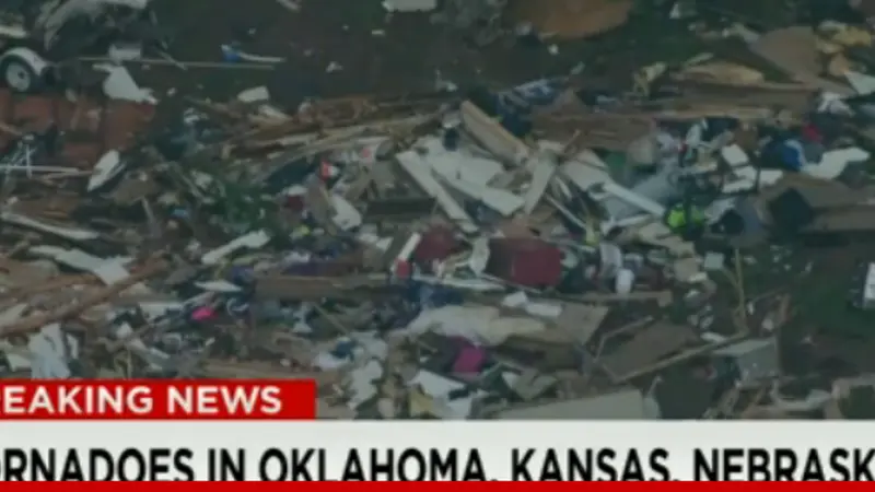 Oklahoma City Porak-Poranda Diterjang Tornado
