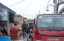 Tirta Bhagasasi Terus Pasok Air Bersih untuk Korban Banjir Bekasi