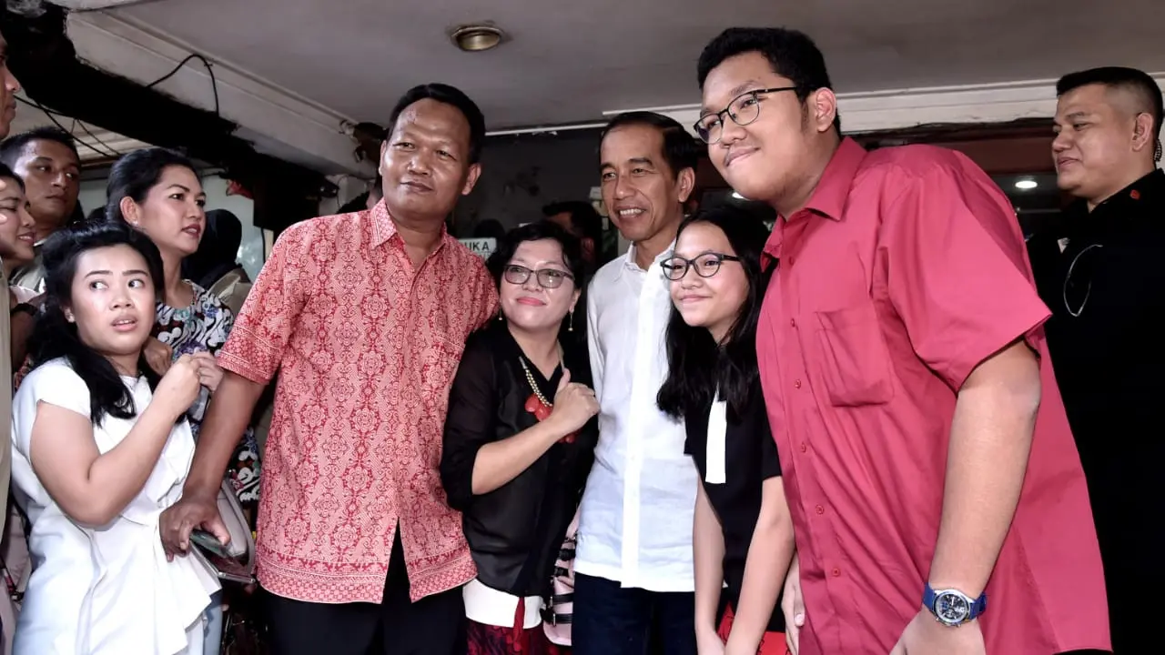 Capres petahana mengajak keluarganya untuk santap siang di restoran seafood Wiro Sableng 212 di kawasan Kelapa Gading, Jakarta Utara. (Dok: Setpres)