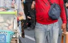 Potret Para PKL di Depan Kantor Pemprov Jatim Hormat Bendera Merah Putih, Curi Perhatian
