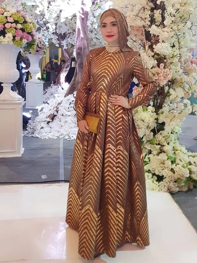 [Bintang] Kece Bukan Main, Ini Deretan Gaya Seleb yang Hadir di Pernikahan Angel Lelga