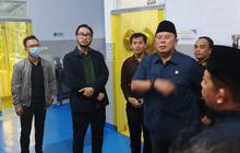 Wakil Ketua DPR Sidak Dapur MBG di Cipongkor Usai Insiden Keracunan Massal, Sampai Minta Rekaman CCTV