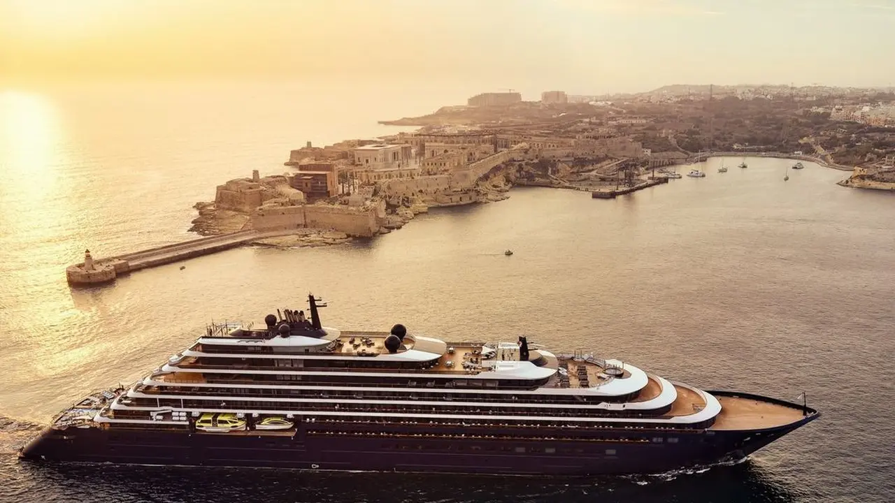 Kapal Pesiar Ritz-Carlton Bakal Jelajahi Perairan Asia Tenggara Mulai Desember 2025, Indonesia Tak Masuk Rencana
