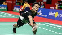 Aksi Tunggal putra Indonesia, Anthony Sinisuka Ginting, pada perempat final Indonesia Masters 2020, Jumat (17/1/2020). (PBSI)