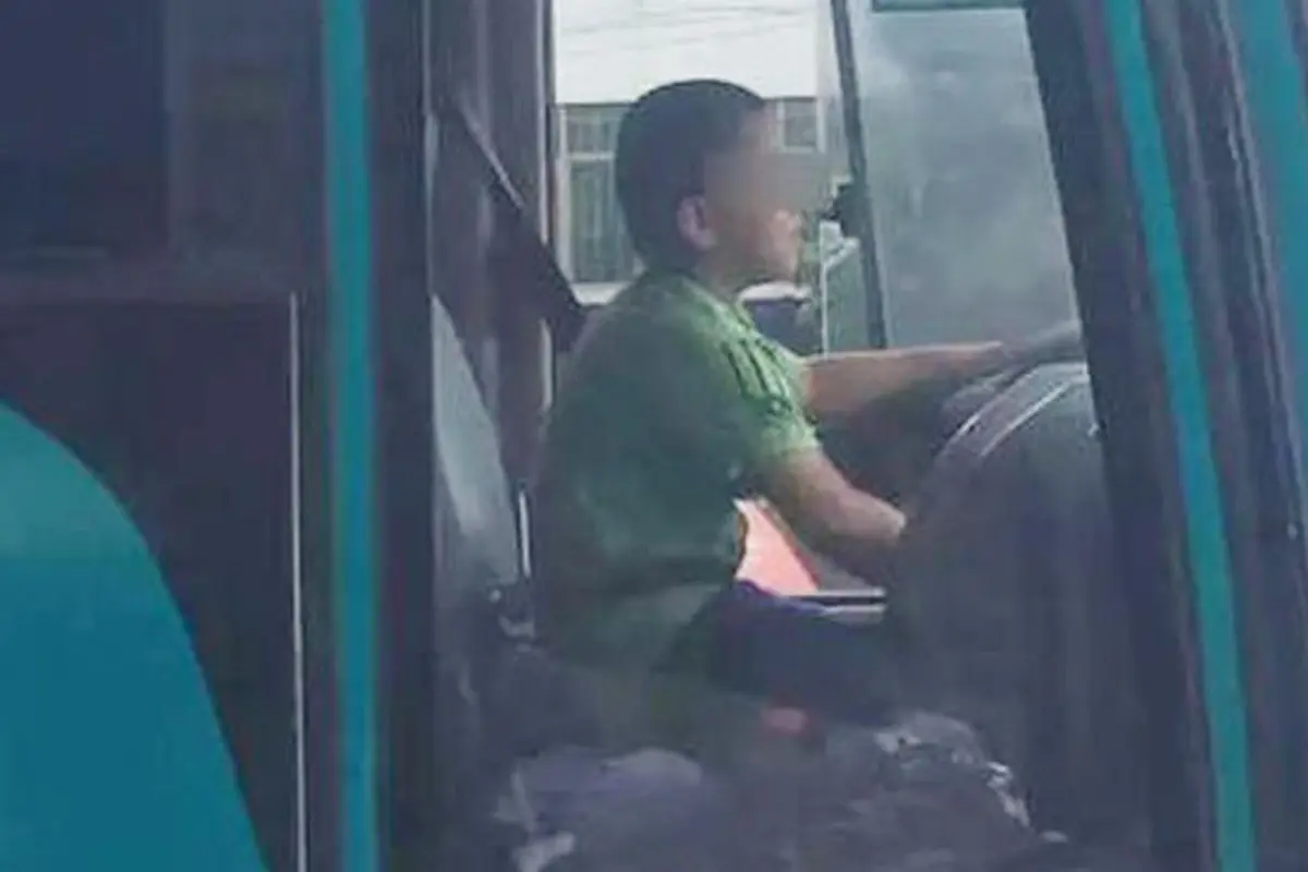 Heboh, Bocah 9 Tahun Kendarai Sendiri Bus Curiannya
