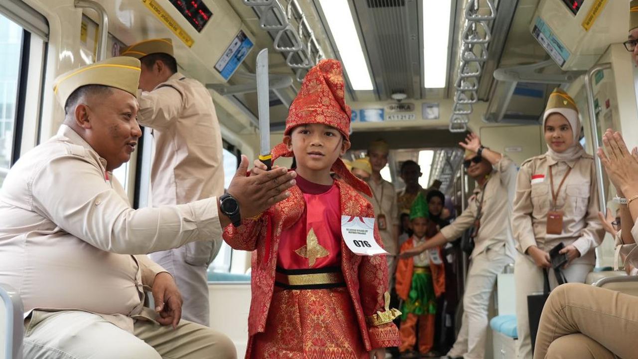 Anak-Anak menyemarakan Hari Pahlawan Nasional bersama LRT Jabodebek.